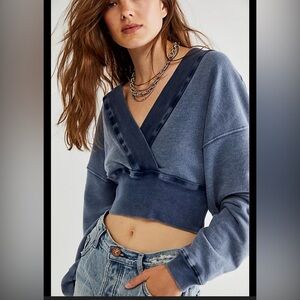 Free People Movement Blue Twist N Pullover Long Sleeve Crop Sweatshirt I42